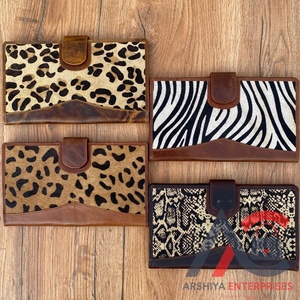 กระเป๋าสตางค์ผู้หญิงหนังแท้สวยทนทานพิมพ์ลายสัตว์แบบพับสองทบเคสใส่บัตรเครดิต - Product Image 1