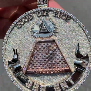 Pendentif Pyramide Oeil Tout-Voyant Maçonnique de Luxe Sertie de Diamants Moissanite et Perles d'Eau de Mer en Argent Sterling, Bijoux Hip Hop - Product Image 2