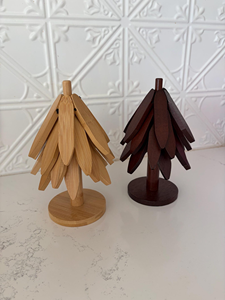 Ensemble de dessous-de-verre et de dessous-plat décoratifs en bois en forme d'arbre |   Support pour plats chauds en bois naturel fait main |   Décoration de table rustique - Product Image 4