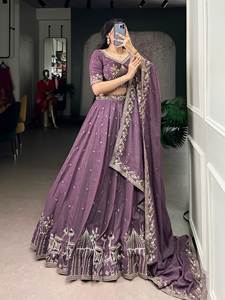 Lehenga de Seda Pesada de Calidad de Lujo, Estilo Tradicional, Lehenga Choli con Dupatta Bordada y Borlas para Fiestas de Mujeres, Estilo Indio - Product Image 3