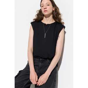 Camiseta Transpirable con Cuello en V y Acabado Texturizado - Product Image 3