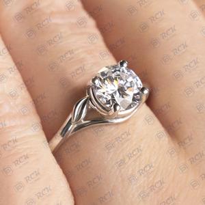 1.60 TCW bague Moissanite coupe ronde avec tige fendue bijoux en diamant pour femmes anniversaire et cadeau d'anniversaire mariage adapté - Product Image 3