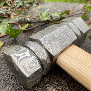 Marteau traditionnel en acier de Damas forgé à la main à partir d'acier au carbone multicouche, manche en bois durable, parfait pour les ateliers - Product Image 2