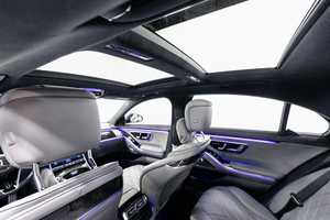 Sedán de Lujo Usado Clase S Negro 2022, Auto Premium de Gasolina para Viajes de Negocios - Product Image 3