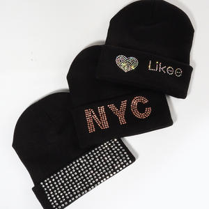 Vente d'usine en gros Bonnet d'hiver brodé 3D chaud brillant avec logo personnalisé en jacquard doux et luxueux orné de strass pour le voyage - Product Image 5
