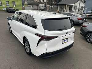 Toyota Sienna LE Híbrida Usada 2024 - Product Image 6