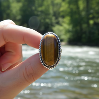 Bague artisanale en laiton plaqué argent avec pierre naturelle œil de tigre ovale, bijou bohème unique pour mariage et soirée, pour hommes et femmes