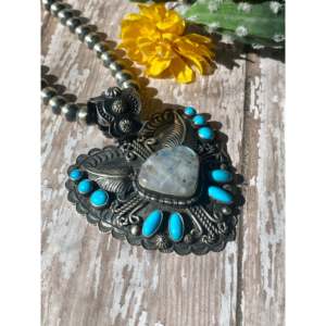 Colgante de Corazón de Shawn Cayatineto con Piedra Lunar y Turquesa Sleeping Beauty Engastada en Plata de Ley - Product Image 2