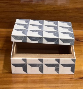 กล่องใส่เครื่องประดับตกแต่งบ้าน ทำมือ สไตล์โมเดิร์น สีขาวและเทา คุณภาพพรีเมียม ทนทาน รูปทรงสี่เหลี่ยมผืนผ้า ทำจากไม้ MDF - Product Image 3