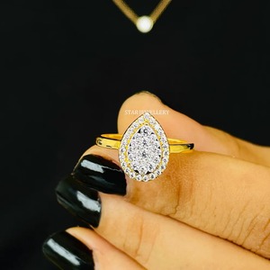 แหวนหมั้นทองคำแท้ 14K ประดับเพชรธรรมชาติทรงกลมเจียระไนแบบบริลเลียนท์ ดีไซน์คลัสเตอร์ฮาโล สไตล์คริสเตียนสุดหรู - Product Image 5