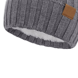 Bonnets unisexes élégants et chauds en acrylique doux Parfait pour l'hiver, mode décontractée ou marque promotionnelle - Product Image 5