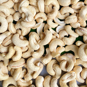 Noix de cajou crues Offre Spéciale W320 Noix de cajou crues biologiques Santigo Viet Nam Emballage de marque privée disponible - Product Image 1