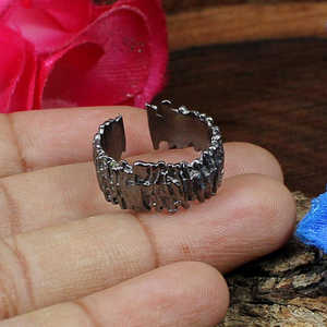 Bague de pouce en argent sterling 92.5 faite à la main bijoux de mode fins plaqués ruthénium noir avec incrustation de réglage de lunette - Product Image 2