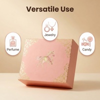 Boîte à bonbons de luxe pour mariage, boîte cadeau souvenir triangulaire créative à tenir en main avec anneau en bois et ruban pour les faveurs de fête de fiançailles