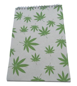 Zachte Hoes Ivoorkleurig 70 Gsm Papier Van 100% Hennepvezel Uitstekend Geschikt Voor Briefpapier En Wordt Hier Gebruikt Als Spiraalvormig Notitieboek - Product Image 1