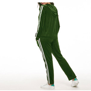 Y2K Ensemble 2 pièces pour femmes Survêtement en velours Sweats à capuche et pantalons avec logo personnalisé Survêtement en velours avec strass pour femmes - Product Image 4