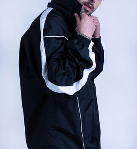 Survêtement en nylon personnalisé pour hommes, coupe-vent hip hop 2 pièces léger avec veste à fermeture éclair et pantalon imprimé pour l'hiver - Product Image 5