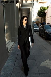 Blazer de style féminin femme noir et blanc Phedra Wrap Vest Blazer tissu écologique vêtements pour femmes ensemble 2 pièces du Vietnam - Product Image 5