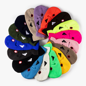 Pasamontañas de Invierno con Diseño de Camuflaje, Tejido Jacquard, Flexible, con 3 Orificios, Personalizado con Impresión Puff, MOQ Bajo, Envío DDP - Product Image 3