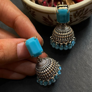 Fabricants de bijoux Bijoux pour femmes indiennes et pakistanaises faits à la main Boucles d'oreilles Jhumka indiennes antiques Nouveaux bijoux de créateurs pour femmes - Product Image 2