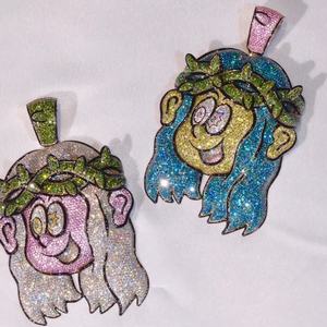 จี้ใบหน้าการ์ตูนเงินสเตอริง925ออกแบบได้ตามต้องการสีเขียวประดับเพชรโมอิสสีเขียวมงกุฎสีไม่เหมือนใครสร้อยคอฮิปฮอปสีเขียว - Product Image 3