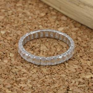 Anillo de diamante cultivado en laboratorio de plata 925 de alta calidad corte esmeralda VVS2 E Color IGI certificado ético sostenible proveedor mayorista - Product Image 5