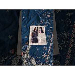 Colección de Conjuntos de Trajes para Mujer Qalamkar Sahil Luxury Lawn '26, Modelo SA-16 ESMA TC-1494 - Product Image 2
