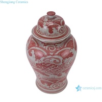 RZSX82-C Jarre en porcelaine rouge sous glaçure antique de Jingdezhen avec motif de poissons et d'eau de mer