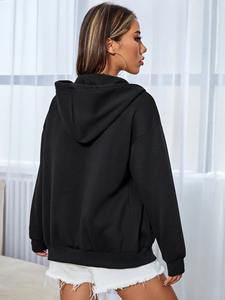 Vente en gros de sweat à capuche zippé épais pour femmes avec poches latérales et manches longues - Product Image 3