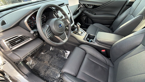 Subaru Legacy Limited 2025 certifiée, propre et en bon état, faible kilométrage, transmission automatique, sièges en cuir, sans accident et sans défaut. - Product Image 4