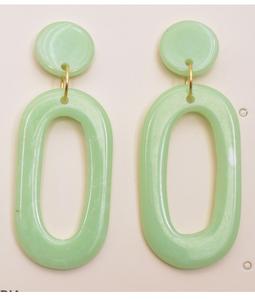 Boucles d'oreilles en résine de couleur personnalisées luxueuses fabriquées à la main pour femmes accessoires de mode hautement polis de haute qualité d'Inde - Product Image 2
