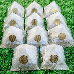 Pirámide de Orgón de Selenita, Generador de Energía, Pirámide Triangular de Orgón de Selenita para Meditación, Yoga, Energía Positiva, Cristal - Product Image 3