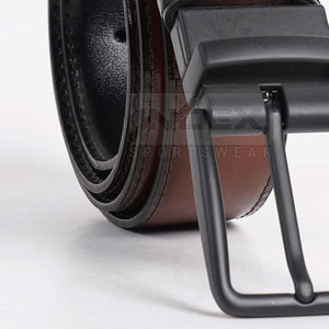 Ceinture en cuir de vache marron avec boucle en plastique noir, style formel, design durable - Product Image 5