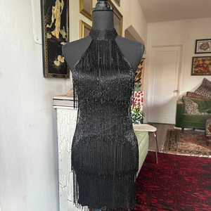 เดรสมิดิปักลายแขนกุดคอแต่งระบายเซ็กซี่สีพื้นปักลายสวยงามชุดงานพรอมสั้นธรรมชาติ - Product Image 1