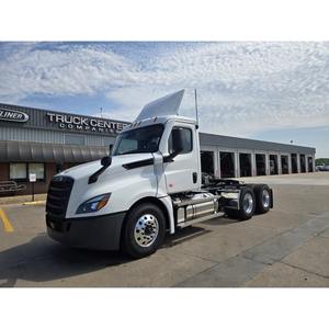 Camión Tractor Diésel Freightliner Cascadia 126 2026 con Volante a la Derecha, Motor Cummins de 450hp, Emisión Euro 6, Suspensión Neumática, 6x4 - Product Image 3