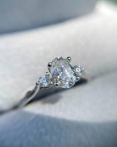 แหวนหมั้นเพชรโมอิส925สเตอร์ลิงสามเม็ดตัดวงรีสำหรับผู้หญิงสำหรับงานแต่งงานและงานครบรอบ - Product Image 5