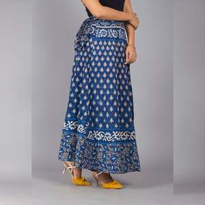 Falda Maxi Azul con Estampado Étnico, Falda Midi Plisada Envolvente de Chifón Suave y Transpirable con Estampado Digital, Ideal para Danza del Vientre - Product Image 2