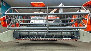 Kubota DC-108X Agricultural Harvesting Equipment 108HP Grain Rice Combine <b>Harvester</b> with Wide Cutting Header - Product Image 4