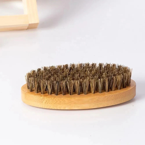 Brosse à barbe en bois avec poils de cheval et brins en nylon, design écologique pour le soin masculin, idéale pour les voyages - Product Image 6