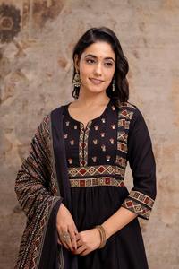 ชุดคุर्ติผ้าฝ้ายแบบดั้งเดิมของผู้หญิงอินเดีย ลายพิมพ์ดิจิทัล ปักลาย ประดับมุก ซึมซับความชื้น แห้งเร็ว ผลิตจากวัสดุรีไซเคิล - Product Image 5