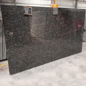 Losa de granito marrón zafiro de primera calidad, sierra de banda moderna para exteriores, superficie antigua de chorro de arena pulida para Cocina - Product Image 2