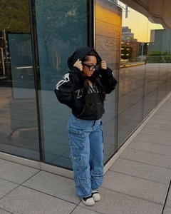 เสื้อครอปสตรีทรงหลวมมีฮู้ดสำหรับผู้หญิง400พลอยเทียมทรงหลวมโอเวอร์ไซส์หรูหราออกแบบได้ตามต้องการ - Product Image 2