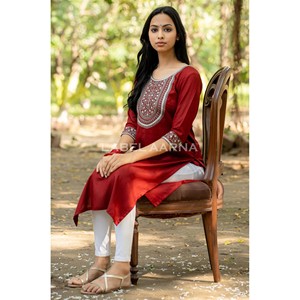 Chemisiers et chemises pour femmes Kurti brodés en viscose rouge rustique - Product Image 1
