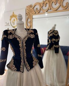 Deslumbrante Traje de Lujo con Bordado de Seda, Falda y Vestido con Cuentas de Cristal, Piedras, Perlas y Trabajo Dabka para Bodas y Fiestas @ 2024 - Product Image 1