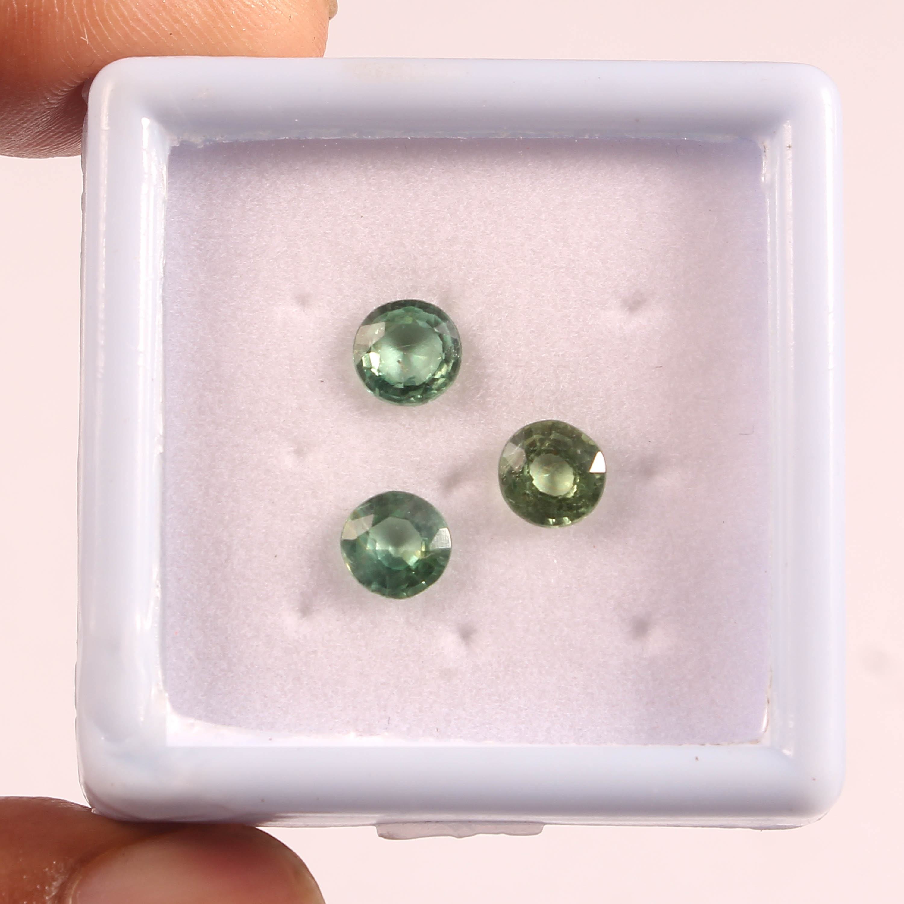 สีเขียว