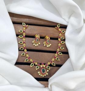 ชุดสร้อยคอ Palakka คุณภาพสูงเครื่องประดับเคลือบด้านสร้อยคออินเดียใต้พร้อมต่างหูเหมาะสำหรับช่วงเทศกาล - Product Image 1