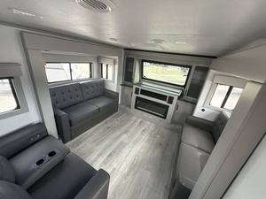 Nouveau 2025 K-e-y-s-t-o-n-e M-o-n-t-a-n-a H-i-g-h C-o-u-n-t-r-y 377FL prêt à la vente - Product Image 2