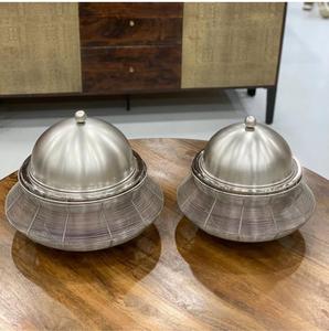 Nouveau design Casserole chauffante ronde argentée de style arabe en acier inoxydable fabriquée en métal pour Buffet Surving - Product Image 1