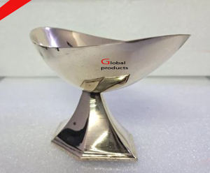 Tazón de tuerca de acero inoxidable con acabado dorado de aspecto clásico para restaurante y bar de hotel - Product Image 2