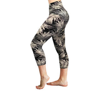 Capri de control de barriga con estampado personalizado para mujer, mallas de entrenamiento de cintura alta con suave como mantequilla, pantalones ajustados personalizados para mujer - Product Image 5
